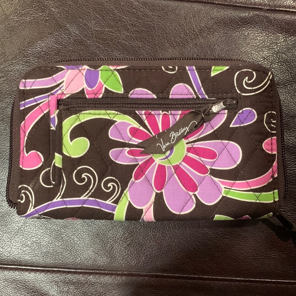 NWOT Vera Bradley Wallet Wristlet - Picture 1 of 2